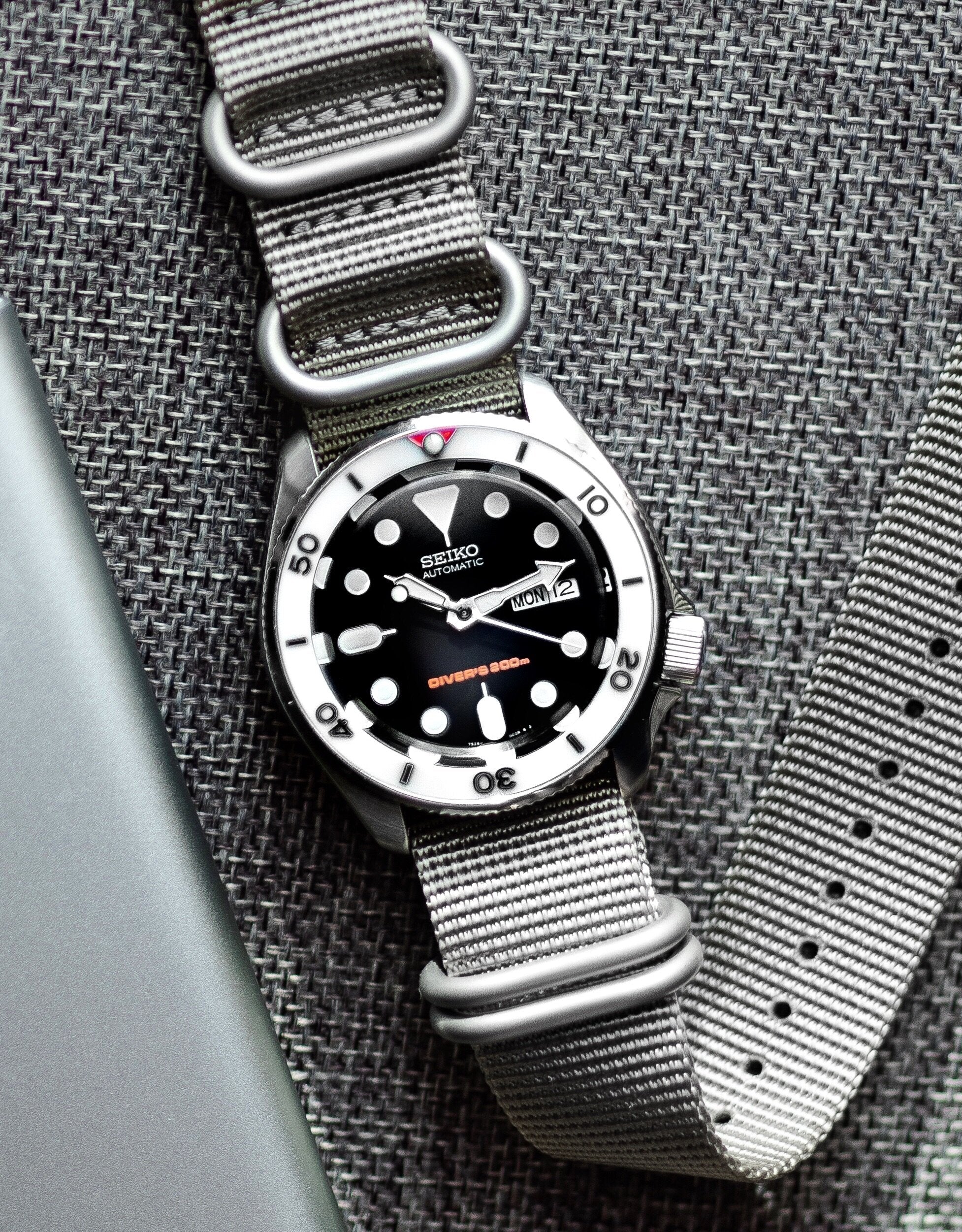 Ceramic Insert - SKX Red T White - Image 2