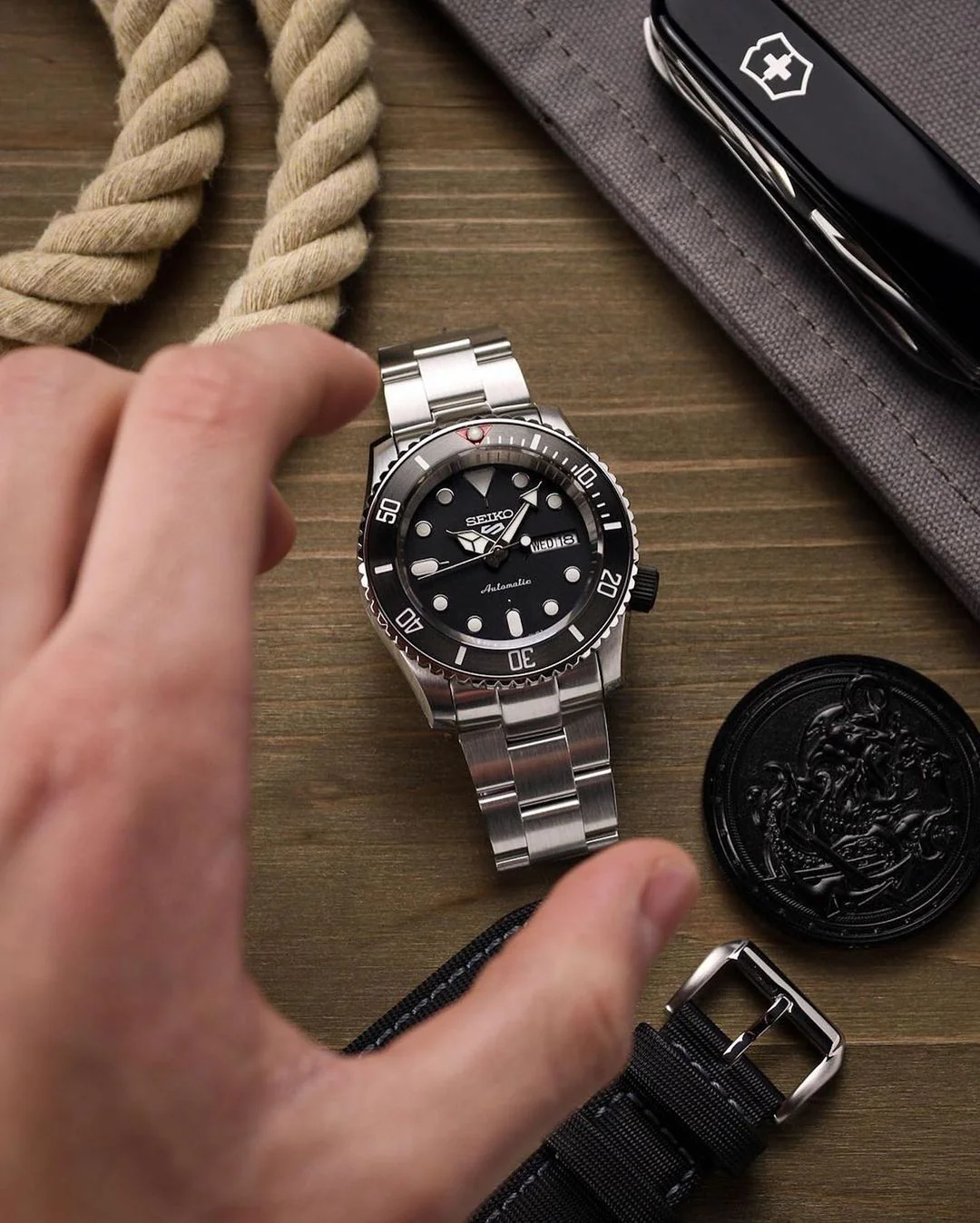 Crown - SKX007 - Bead Blasted PVD Black - Red "S" - Image 4