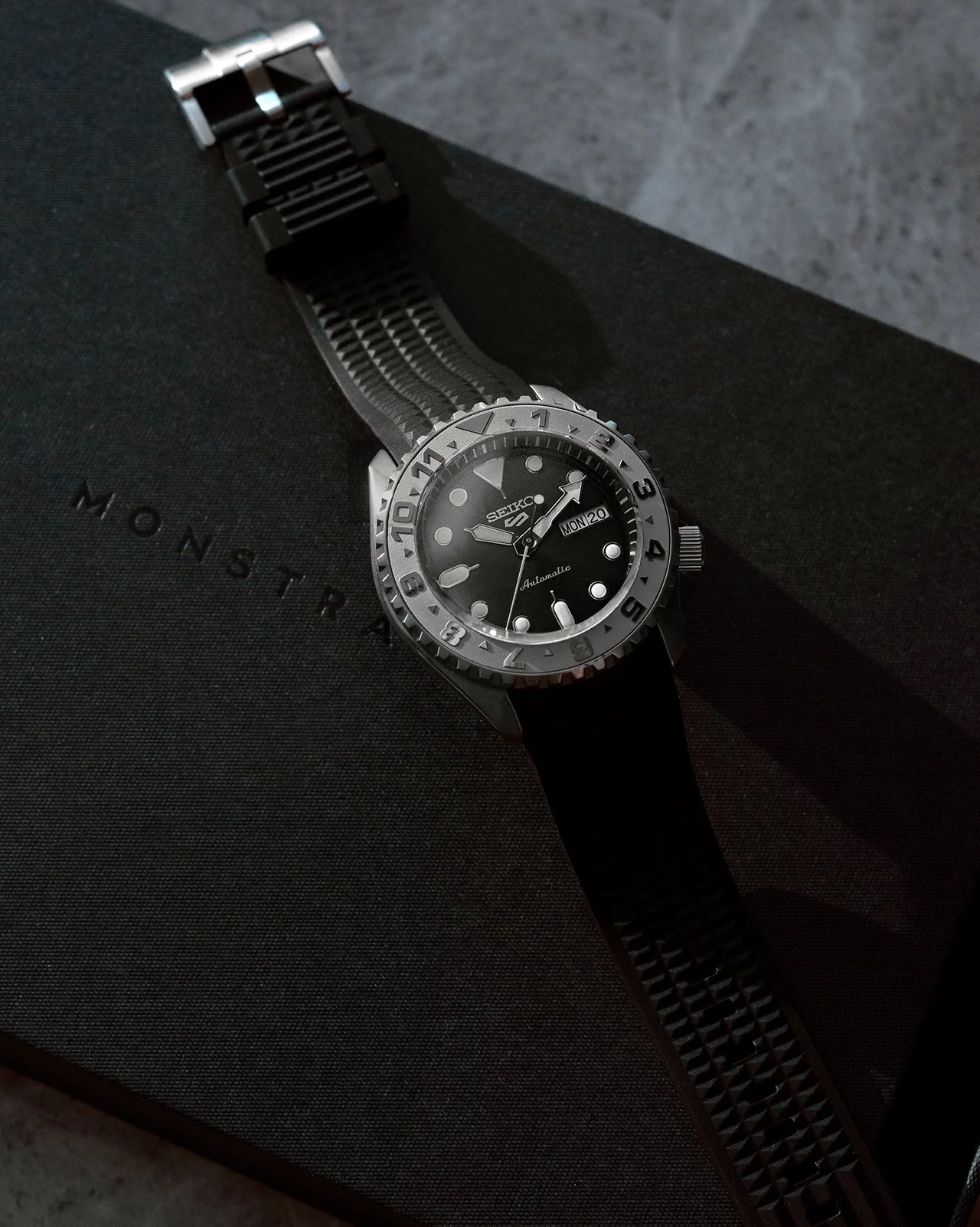 FKM Rubber Strap - SKX007/SRPD Waffle - Black - Image 6